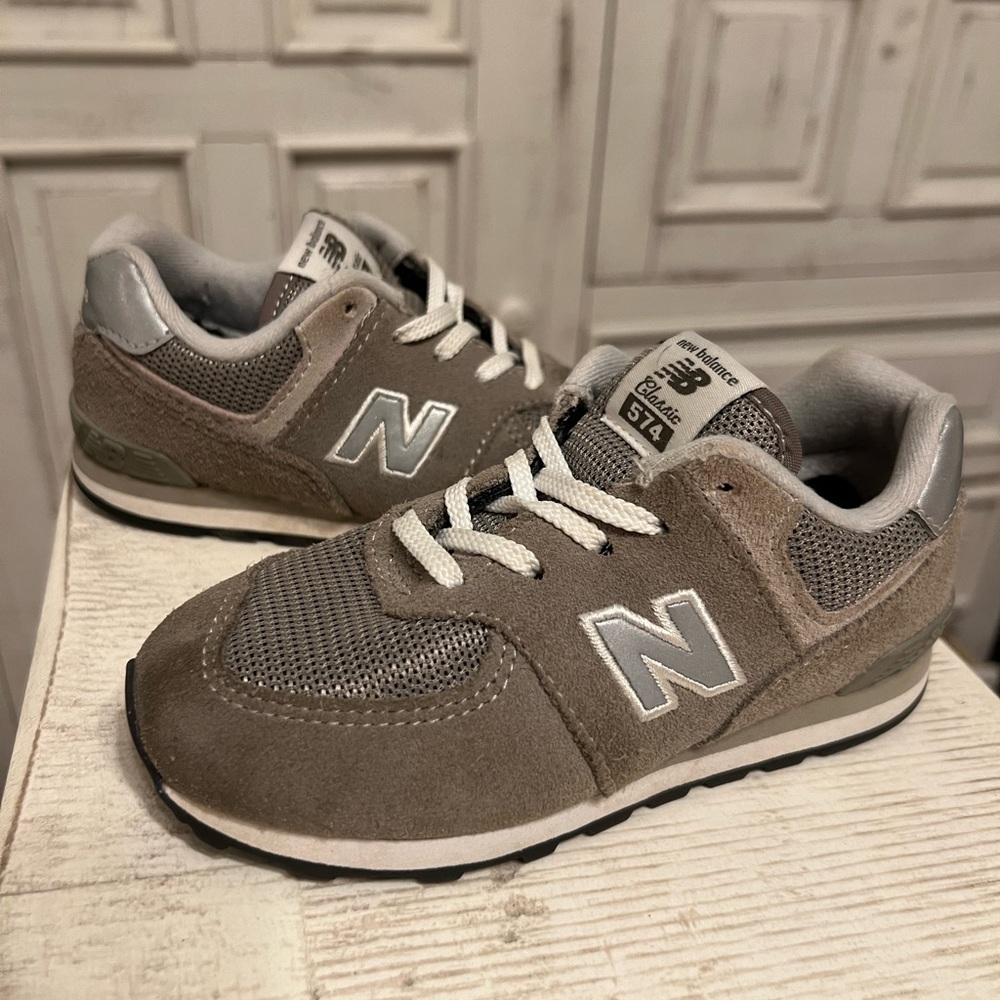 New balance 574 classic lace up sneaker